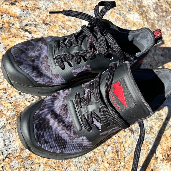 GORUCK Women's Black and Red Athletic Shoes - Picture 5 of 5